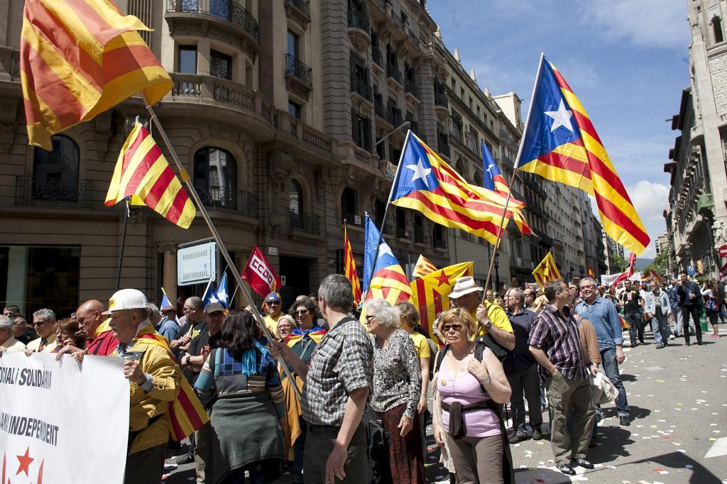 Miles de personas salen a la calle en Barcelona 'contra la pobreza ...