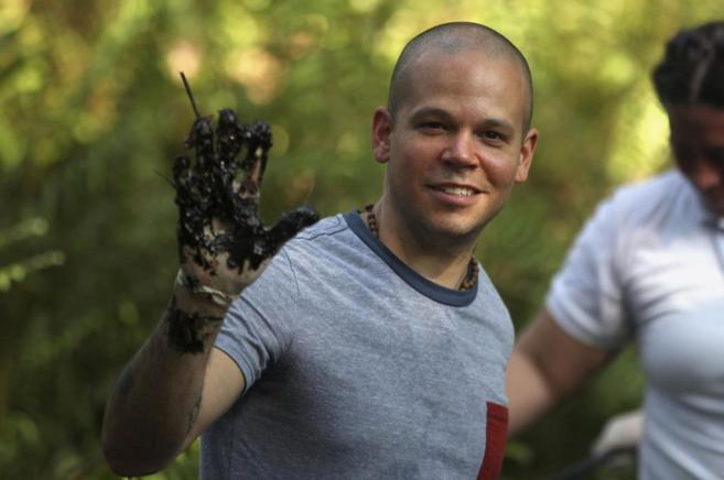 Residente, vocalista de Calle 13, durante una visita a los campos...