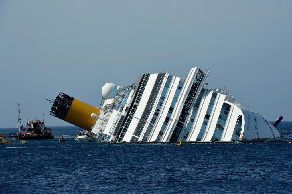 Resultado de imagen de crucero hundido italia