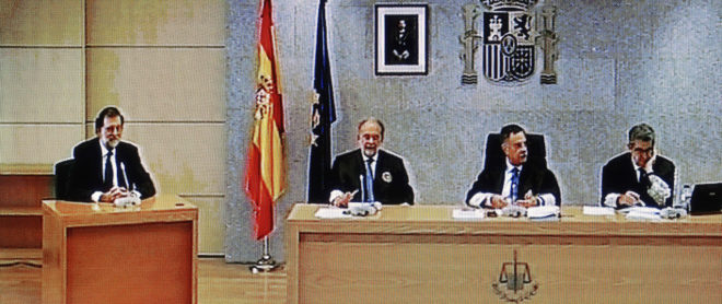 Resultado de imagen de Rajoy declarando en el banquillo de la Gurtel