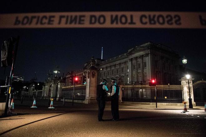 Buckingham Palace Knifeman from Luton shouted 'Allahu akbar' arrested by Terror Police