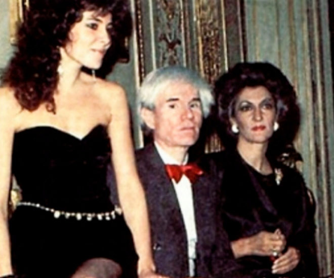 Andy Warhol, entre Ana Obregón y Pitita Ridruejo. REVISTA GARBO