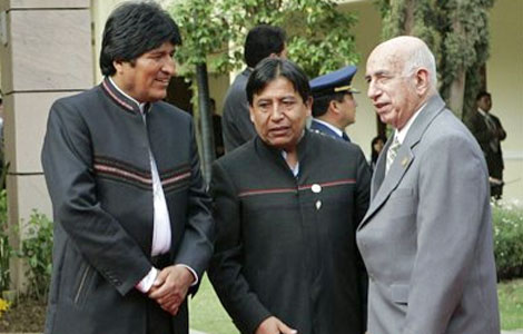 El canciller David Choquehuanca (centro), con Evo Morales y el poltico cubano Ricardo Alarcn.|Efe.