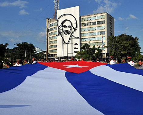 Al fondo, un monumento de Camilo Cienfuegos.|Efe