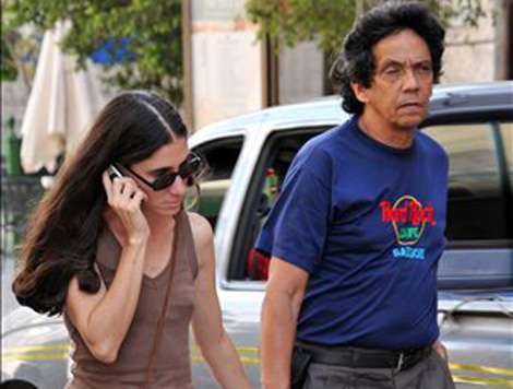 Yoani Sánchez y Reinaldo Escobar, en la Habana Vieja. | Efe
