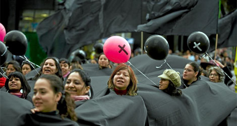 Mujeres se manifiestan en contra de la violencia de gnero en Ciudad Jurez. |ELMUNDO