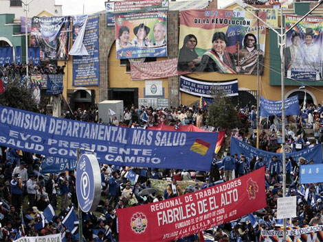 Miles de simpatizantes del presidente Evo Morales. |Efe