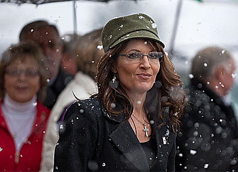 Sarah Palin en medio de una tormenta de nieve en Washington DC.| AFP