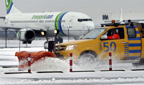 Aeropuertos de todo el hemisferio norte han sufrido las consecuencias de la ola de fro. | AFP