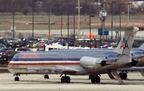 Aviones MD-80 de AA permanecen parados en el aeropuerto O'Hare de Chicago. | Efe