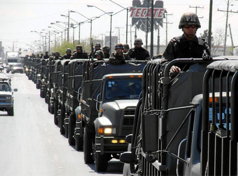 Soldados mexicanos patrullan por Ciudad de Jurez. | Archivo