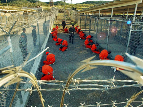La controversial fotografa de los presos de Guantnamo. | Archivo