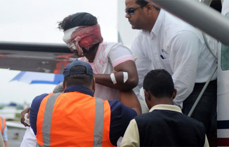 Los primeros heridos llegan al aeropuerto de Santo Domingo. | Efe