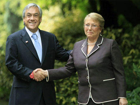 El presidente electo Sebastin Piera y la actual presidente Michelle Bachelet. |AP