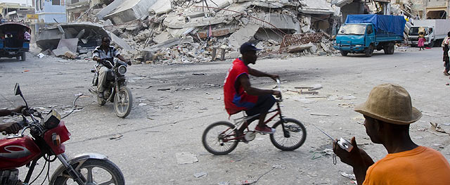 Un nuevo seísmo ha vuelto a castigar Puerto Príncipe, una ciudad que ya estaba en ruinas. | Afp