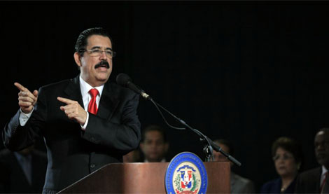 Manuel Zalaya durante su intervenci'on en el aerdromo en Santo Domingo. | Reuters