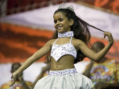 Julia Lira, de 7 aos, la posible reina de la escuela de samba Viradouro. | Ap