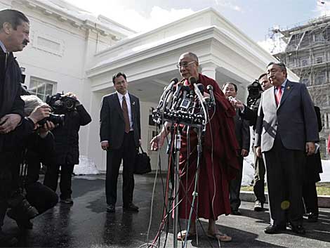 El lder espiritual del tibet, el Dalai Lama, tras su reunin con el presidente Obama| Efe