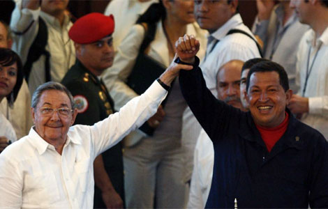 Ral Castro (i) y Chvez (d) esta semana en la Cumbre de la Unidad en Mxico. | Reuters