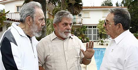 Fidel Castro, Lula da Silva y Ral Castro en una mansin de La Habana. | Reuters