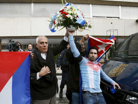 Exiliados cubanos protestan en Madrid por la muerte de Zapata. | Efe