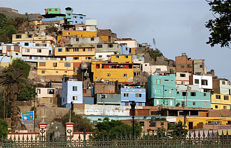 Cerro con vivendas autoconstruidas en El Agustino.| BJ