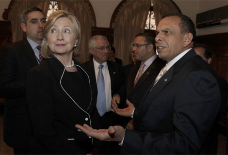 El presidente de Honduras, Porfirio Lobo, con Hillary Clinton. | Efe