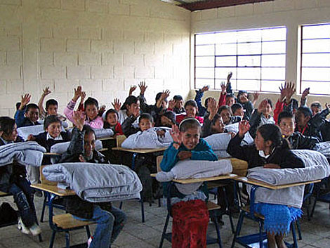 Nios guatemaltecos reciben clases. | HMA