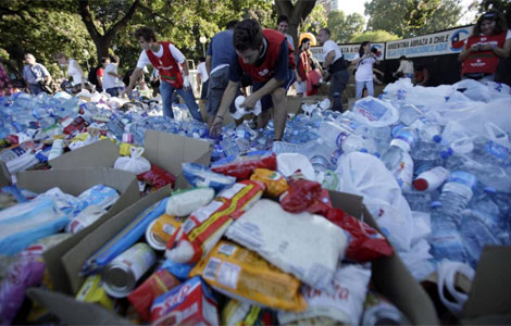 Toneladas de ayuda para Chile, recolectadas en un festival en Buenos Aires. | AP