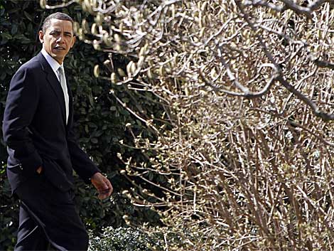 El presidente estadounidense, Barack Obama, camina rumbo a la oficina oval. | AP