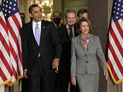 Obama, junto a Nancy Pelosi, a su llegada al Capitolio. | Reuters