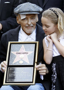 Dennis Hopper junto a Galen. | Reuters