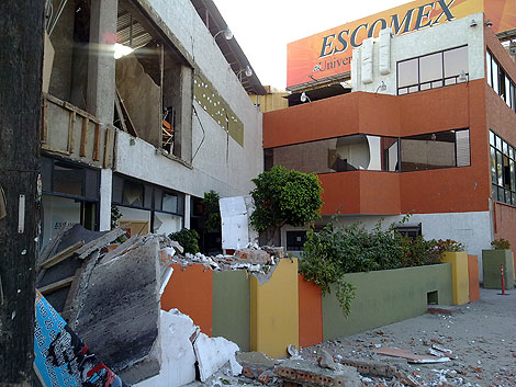 Un edificio derrumbado en la localidad de Mexicali. | Ap
