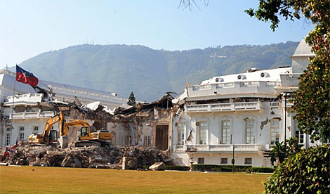 Maquinaria pesada en plena tarea de demolicin. | AFP