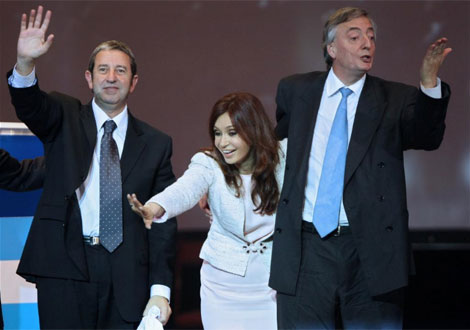 El vicepresidente Julio Cobos y la pareja presidencial durante la campaa electoral.