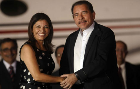 Ortega recibe a la presidenta electa de Costa Rica, Laura Chinchilla, en Managua. | Efe