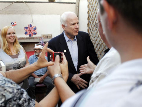 McCain durante su visita a Arizona. | Afp