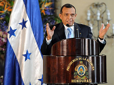 El presidente Porfirio 'Pepe' Lobo, en la instauracin de la Comisin de la Verdad. | AFP