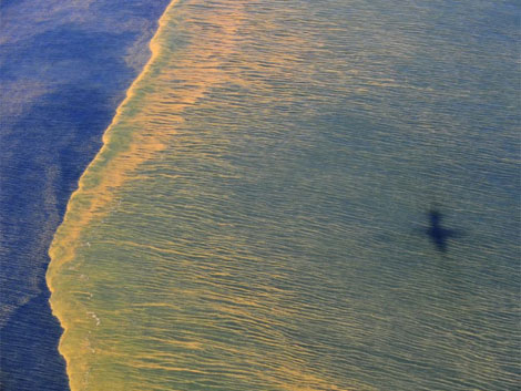 Imagen area de la mancha avanzando hacia la costa de Mobile, Alabama. | Reuters