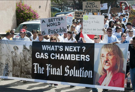 Una protesta en Arizona contra la gobernadora Jan Brewer. | Efe