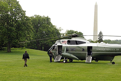 El presidente de EEUU se dispone a subirse al helicptero presidencial en su primer viaje al Golfo de Mxico. | Efe