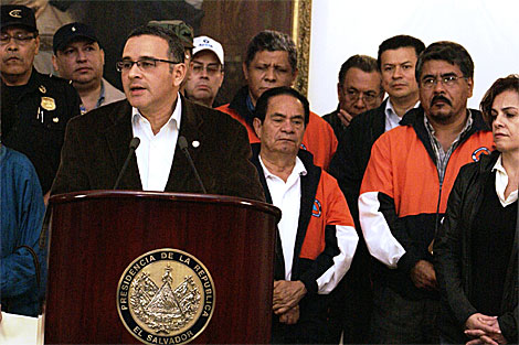 Mauricio Funes al momento de declarar la alerta roja. | Gobernacin El Salvador