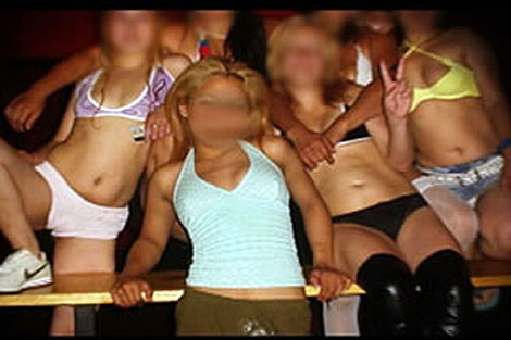 Prostitutas menores de edad de las que abusaban los detectives en Valparaso. | Jorge Barreno