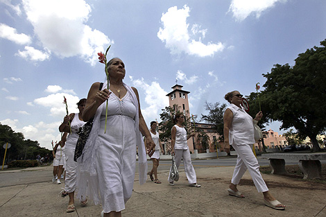 Reciente manifestacin de las Damas de Blanco en el barrio de Miramar de la Habana. | Reuters