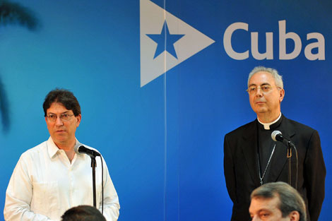 Monseor Dominique Francois Joseph Mamberti (d), y el canciller cubano, Bruno Rodrguez. | Efe
