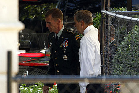 El general McChrystal, a su llegada ayer a la Casa Blanca. | Reuters