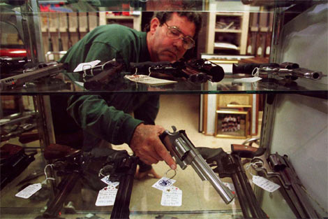 Imagen de una tienda de armas.