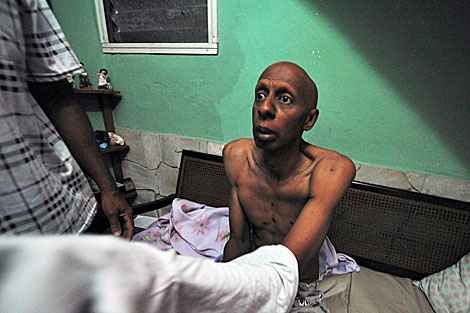El disidente cubano Guillermo Fariñas durante su huelga de hambre. | ELMUNDO.es