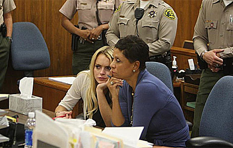 Lindsay lohan y su abogada en el juicio. Reuters
