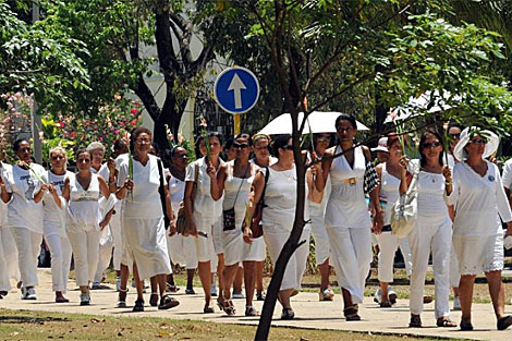 Las Damas de Blanco marchan por las calles habaneras. | Efe